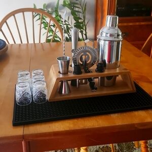 Mixologist cocktail set